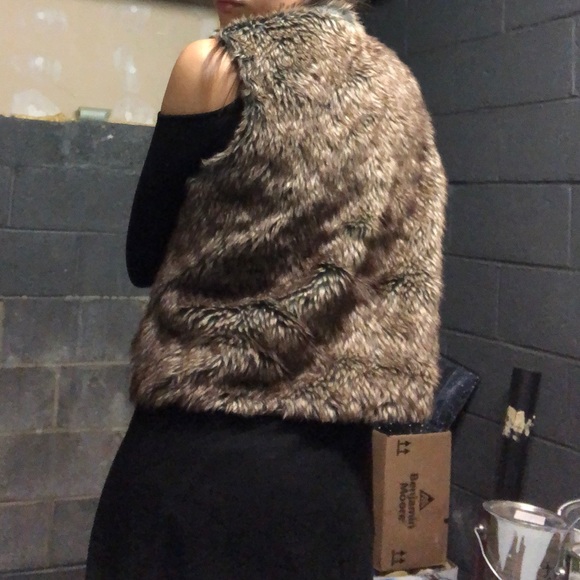Fake Fur Vest - Picture 3 of 3